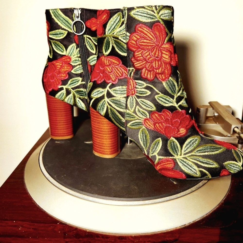 Market & Spruce Booties
